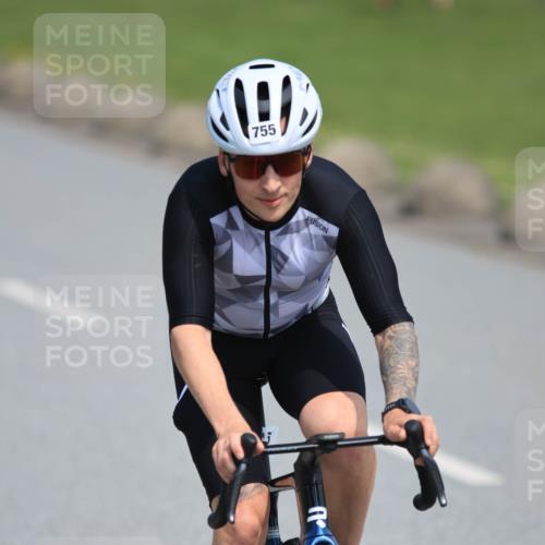 21.06.2025 - 27. Vierlanden-Triathlon H.Heesch http://msf.ph/oto/7986025 15.06.2025 11:33:09 Radfahren 173, 755, 757, 914, 950 meine-sportfotos.de