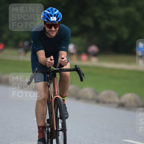 15.06.2025 - 27. Vierlanden-Triathlon H.Heesch http://msf.ph/oto/7986028 15.06.2025 11:06:46 Radfahren 21, 214, 226, 227, 593, 691 meine-sportfotos.de
