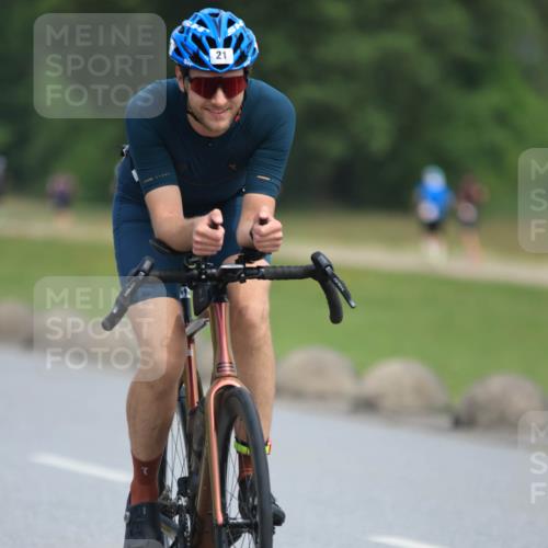 15.06.2025 - 27. Vierlanden-Triathlon H.Heesch http://msf.ph/oto/7986032 15.06.2025 11:06:46 Radfahren 21, 214, 226, 227, 593, 691 meine-sportfotos.de