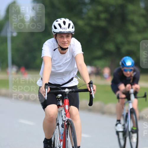 15.06.2025 - 27. Vierlanden-Triathlon H.Heesch http://msf.ph/oto/7986040 15.06.2025 11:06:50 Radfahren 21, 214, 226, 227, 593, 691 meine-sportfotos.de