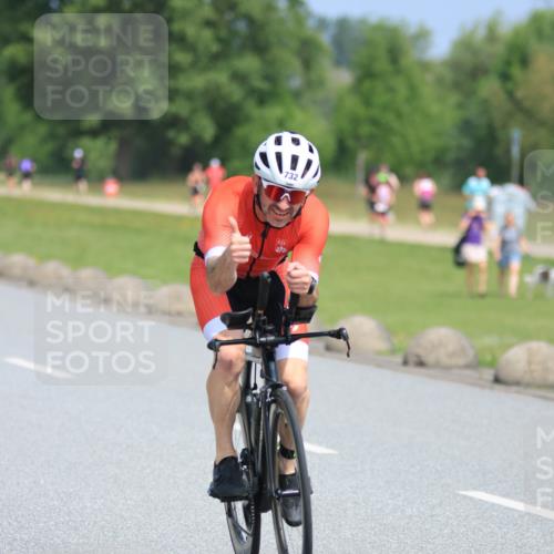 21.06.2025 - 27. Vierlanden-Triathlon H.Heesch http://msf.ph/oto/7986043 15.06.2025 11:33:25 Radfahren 157, 732 meine-sportfotos.de