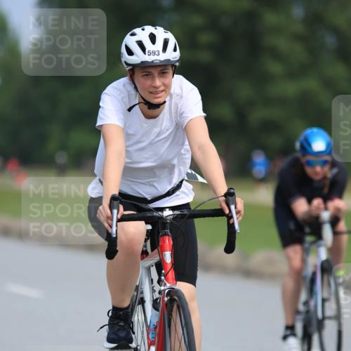 15.06.2025 - 27. Vierlanden-Triathlon H.Heesch http://msf.ph/oto/7986045 15.06.2025 11:06:50 Radfahren 21, 214, 226, 227, 593, 691 meine-sportfotos.de