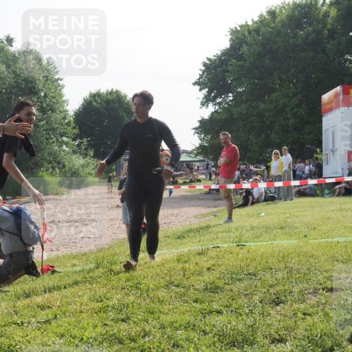 15.06.2025 - 27. Vierlanden-Triathlon KatJ http://msf.ph/oto/7986050 15.06.2025 09:00:46 Schwimmen 58 meine-sportfotos.de