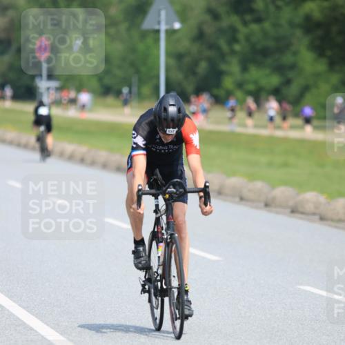 21.06.2025 - 27. Vierlanden-Triathlon H.Heesch http://msf.ph/oto/7986096 15.06.2025 11:33:27 Radfahren 157, 732 meine-sportfotos.de