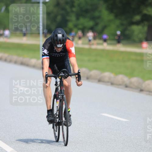 21.06.2025 - 27. Vierlanden-Triathlon H.Heesch http://msf.ph/oto/7986101 15.06.2025 11:33:27 Radfahren 157, 732 meine-sportfotos.de