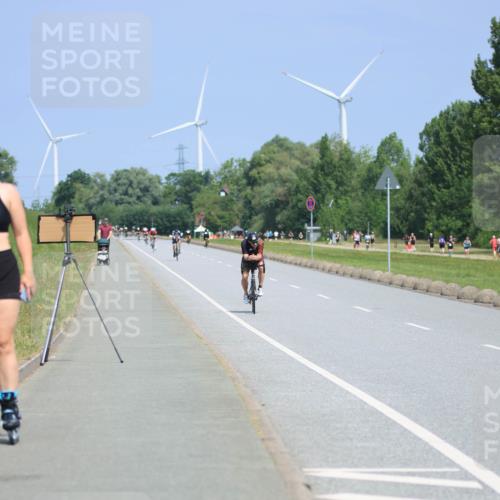 21.06.2025 - 27. Vierlanden-Triathlon H.Heesch http://msf.ph/oto/7986119 15.06.2025 11:33:38 Radfahren 150, 229 meine-sportfotos.de