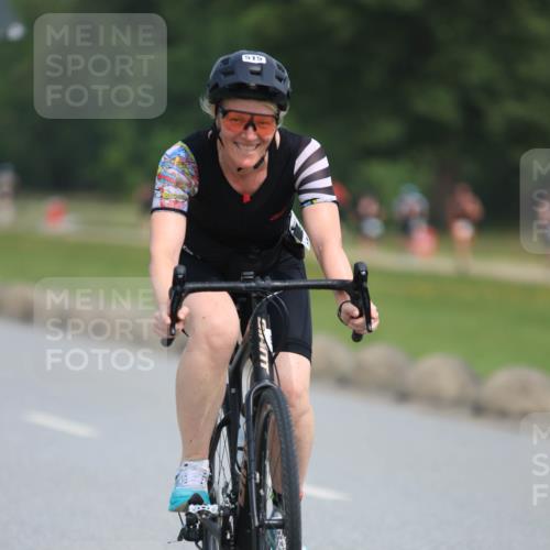 15.06.2025 - 27. Vierlanden-Triathlon H.Heesch http://msf.ph/oto/7986124 15.06.2025 11:07:45 Radfahren 492, 515, 550, 647, 710, 741 meine-sportfotos.de