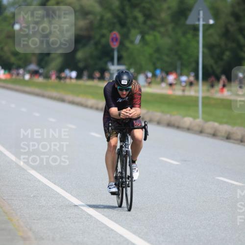 21.06.2025 - 27. Vierlanden-Triathlon H.Heesch http://msf.ph/oto/7986127 15.06.2025 11:33:40 Radfahren 150, 229, 238, 661 meine-sportfotos.de
