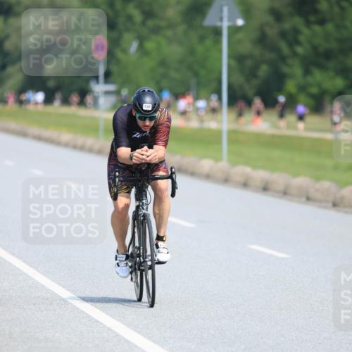21.06.2025 - 27. Vierlanden-Triathlon H.Heesch http://msf.ph/oto/7986134 15.06.2025 11:33:40 Radfahren 150, 229, 238, 661 meine-sportfotos.de