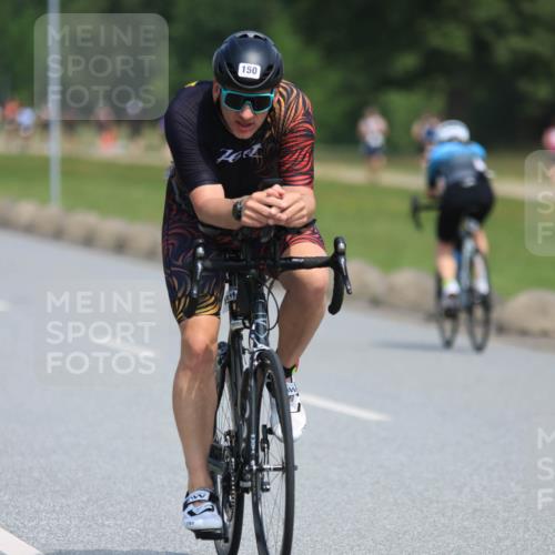 21.06.2025 - 27. Vierlanden-Triathlon H.Heesch http://msf.ph/oto/7986151 15.06.2025 11:33:41 Radfahren 150, 238, 661 meine-sportfotos.de