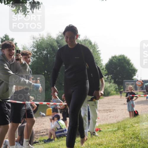 15.06.2025 - 27. Vierlanden-Triathlon KatJ http://msf.ph/oto/7986157 15.06.2025 09:00:48 Schwimmen 58, 217 meine-sportfotos.de