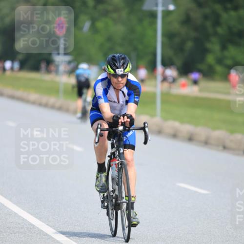 21.06.2025 - 27. Vierlanden-Triathlon H.Heesch http://msf.ph/oto/7986159 15.06.2025 11:33:46 Radfahren 238, 661, 692 meine-sportfotos.de