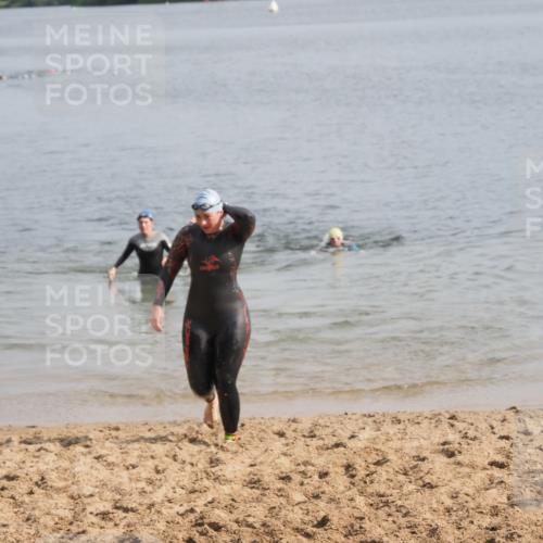 21.06.2025 - 27. Vierlanden-Triathlon MichiJ http://msf.ph/oto/7986162 15.06.2026 09:11:50 Schwimmen 245 meine-sportfotos.de