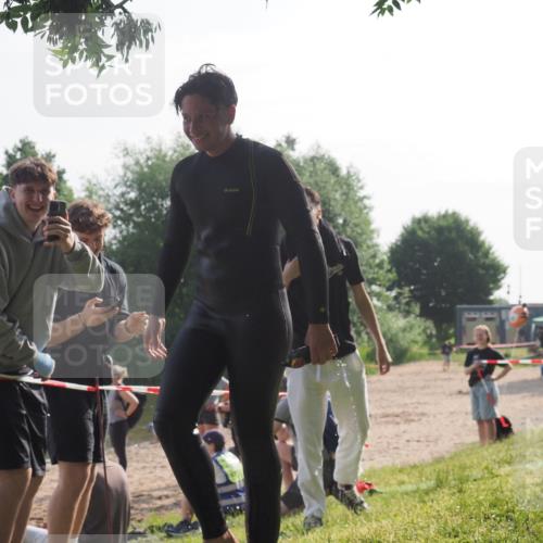 15.06.2025 - 27. Vierlanden-Triathlon KatJ http://msf.ph/oto/7986170 15.06.2025 09:00:48 Schwimmen 58, 217 meine-sportfotos.de