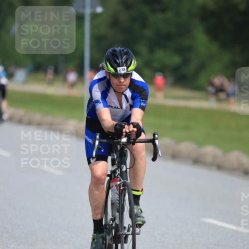 21.06.2025 - 27. Vierlanden-Triathlon H.Heesch http://msf.ph/oto/7986173 15.06.2025 11:33:47 Radfahren 238, 241, 661, 692 meine-sportfotos.de