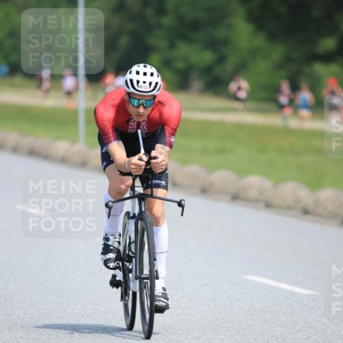 21.06.2025 - 27. Vierlanden-Triathlon H.Heesch http://msf.ph/oto/7986182 15.06.2025 11:33:49 Radfahren 238, 241, 661, 692 meine-sportfotos.de