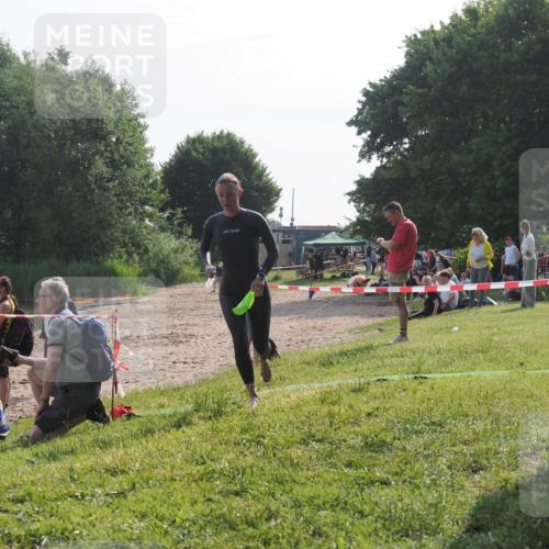15.06.2025 - 27. Vierlanden-Triathlon KatJ http://msf.ph/oto/7986206 15.06.2025 09:00:54 Schwimmen 217 meine-sportfotos.de