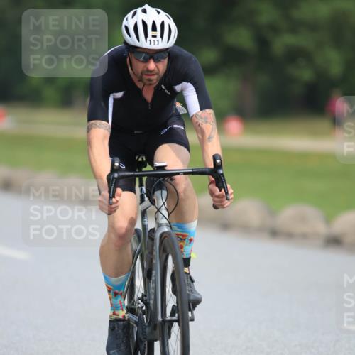 15.06.2025 - 27. Vierlanden-Triathlon H.Heesch http://msf.ph/oto/7986214 15.06.2025 11:08:05 Radfahren 111, 200 meine-sportfotos.de