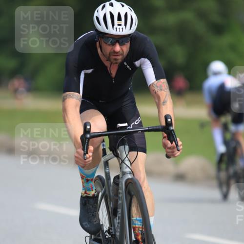 15.06.2025 - 27. Vierlanden-Triathlon H.Heesch http://msf.ph/oto/7986228 15.06.2025 11:08:05 Radfahren 111, 200 meine-sportfotos.de