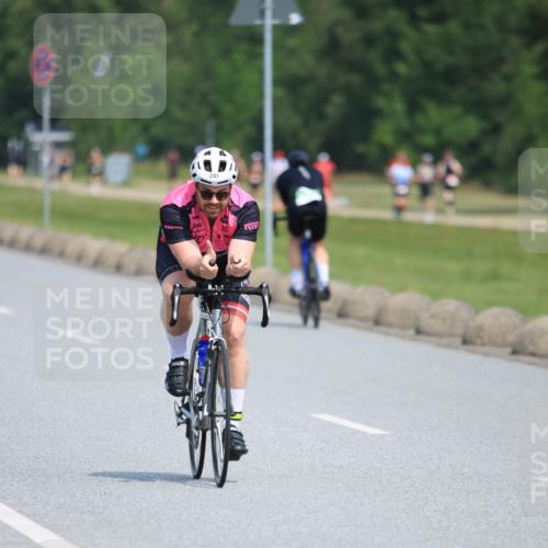 21.06.2025 - 27. Vierlanden-Triathlon H.Heesch http://msf.ph/oto/7986232 15.06.2025 11:33:54 Radfahren 221, 241, 692 meine-sportfotos.de