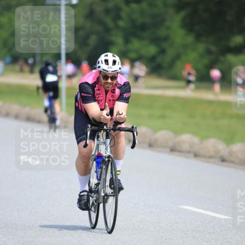 21.06.2025 - 27. Vierlanden-Triathlon H.Heesch http://msf.ph/oto/7986248 15.06.2025 11:33:54 Radfahren 221, 241, 692 meine-sportfotos.de