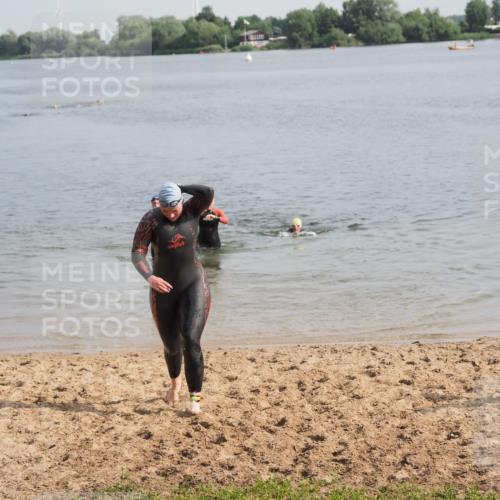 21.06.2025 - 27. Vierlanden-Triathlon MichiJ http://msf.ph/oto/7986267 15.06.2026 09:11:52 Schwimmen 229, 245 meine-sportfotos.de