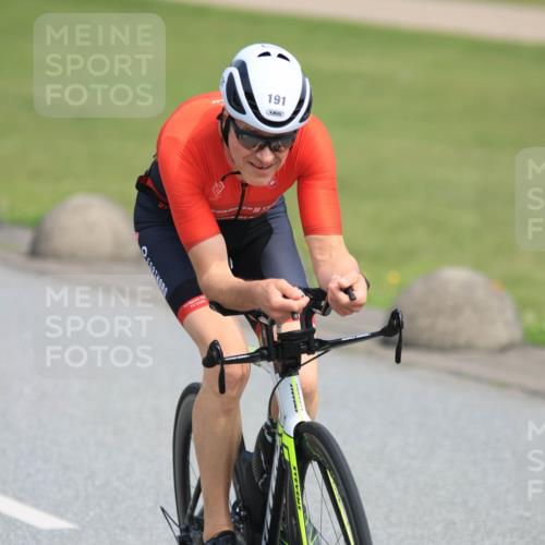 15.06.2025 - 27. Vierlanden-Triathlon H.Heesch http://msf.ph/oto/7986268 15.06.2025 11:08:18 Radfahren 191, 295, 662, 738, 743 meine-sportfotos.de