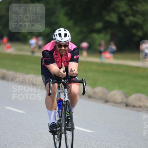 21.06.2025 - 27. Vierlanden-Triathlon H.Heesch http://msf.ph/oto/7986273 15.06.2025 11:33:55 Radfahren 221, 241 meine-sportfotos.de