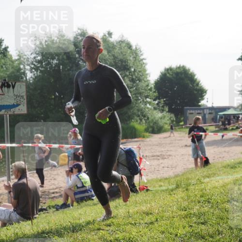 15.06.2025 - 27. Vierlanden-Triathlon KatJ http://msf.ph/oto/7986295 15.06.2025 09:00:56 Schwimmen 217 meine-sportfotos.de
