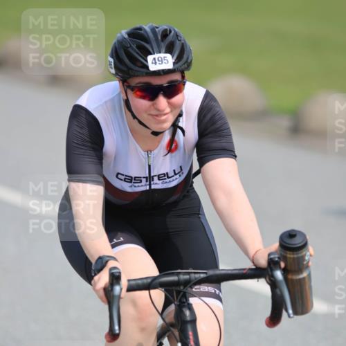 15.06.2025 - 27. Vierlanden-Triathlon H.Heesch http://msf.ph/oto/7986302 15.06.2025 11:08:39 Radfahren 163, 495, 581, 619 meine-sportfotos.de