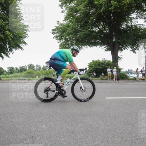 15.06.2025 - 7 Türme Triathlon Yannick Fuchs http://msf.ph/oto/7986339 15.06.2025 11:59:16 Radfahren 213, 281, 322 meine-sportfotos.de