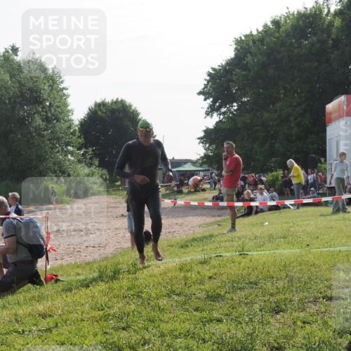 15.06.2025 - 27. Vierlanden-Triathlon KatJ http://msf.ph/oto/7986347 15.06.2025 09:01:02 Schwimmen 217 meine-sportfotos.de