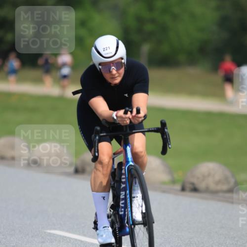 21.06.2025 - 27. Vierlanden-Triathlon H.Heesch http://msf.ph/oto/7986355 15.06.2025 11:34:00 Radfahren 221, 654 meine-sportfotos.de