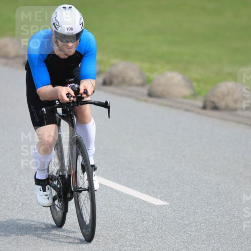 15.06.2025 - 27. Vierlanden-Triathlon H.Heesch http://msf.ph/oto/7986359 15.06.2025 11:11:12 Radfahren 77, 106, 714 meine-sportfotos.de