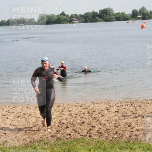21.06.2025 - 27. Vierlanden-Triathlon MichiJ http://msf.ph/oto/7986367 15.06.2026 09:11:52 Schwimmen 229, 245 meine-sportfotos.de