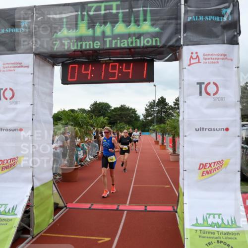 15.06.2025 - 7 Türme Triathlon Michael Strokosch http://msf.ph/oto/7986380 15.06.2025 14:19:41 Ziel 931, 1117, 1191 meine-sportfotos.de