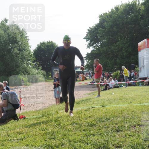 15.06.2025 - 27. Vierlanden-Triathlon KatJ http://msf.ph/oto/7986382 15.06.2025 09:01:03 Schwimmen 217 meine-sportfotos.de