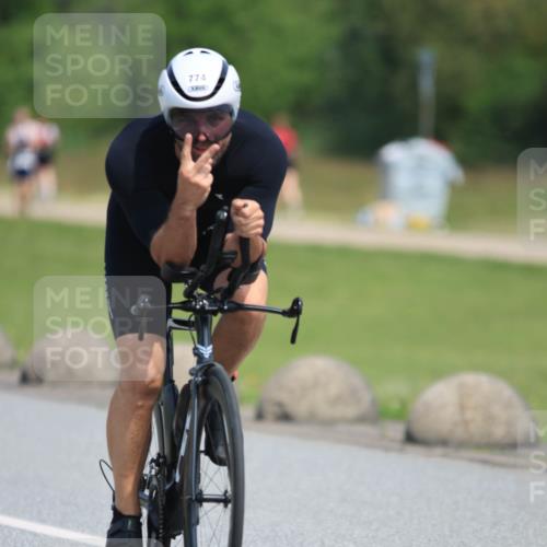 21.06.2025 - 27. Vierlanden-Triathlon H.Heesch http://msf.ph/oto/7986385 15.06.2025 11:34:02 Radfahren 221, 654, 711 meine-sportfotos.de
