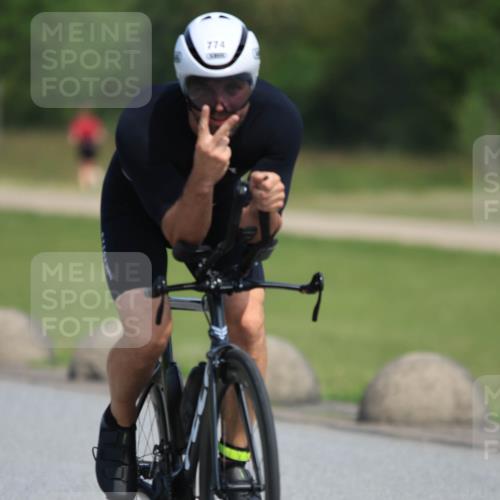 21.06.2025 - 27. Vierlanden-Triathlon H.Heesch http://msf.ph/oto/7986401 15.06.2025 11:34:02 Radfahren 221, 654, 711 meine-sportfotos.de