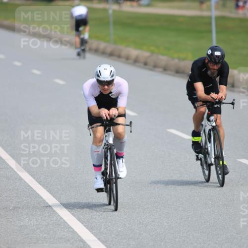 15.06.2025 - 27. Vierlanden-Triathlon H.Heesch http://msf.ph/oto/7986410 15.06.2025 11:11:25 Radfahren 59, 67, 88, 116, 127, 646 meine-sportfotos.de