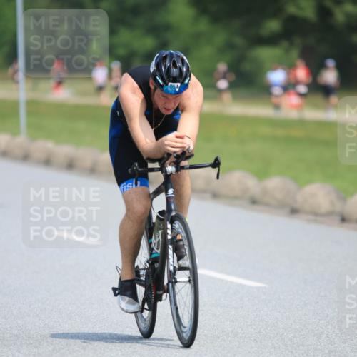 21.06.2025 - 27. Vierlanden-Triathlon H.Heesch http://msf.ph/oto/7986415 15.06.2025 11:34:07 Radfahren 654, 685, 711 meine-sportfotos.de