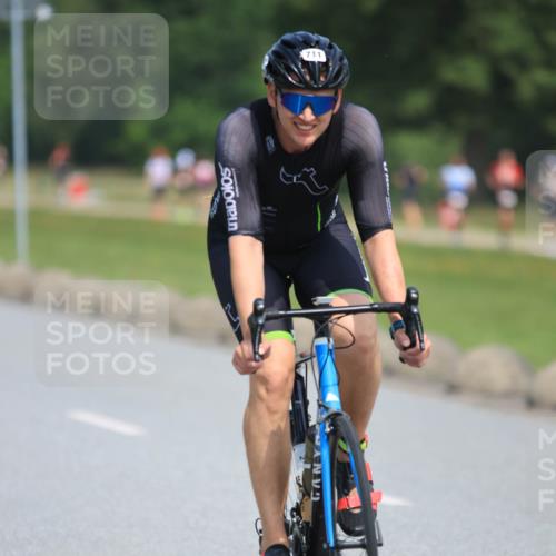 21.06.2025 - 27. Vierlanden-Triathlon H.Heesch http://msf.ph/oto/7986424 15.06.2025 11:34:09 Radfahren 654, 685, 711 meine-sportfotos.de