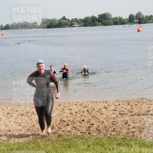 21.06.2025 - 27. Vierlanden-Triathlon MichiJ http://msf.ph/oto/7986425 15.06.2026 09:11:53 Schwimmen 229, 245 meine-sportfotos.de