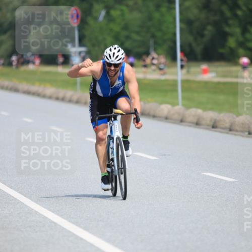 21.06.2025 - 27. Vierlanden-Triathlon H.Heesch http://msf.ph/oto/7986469 15.06.2025 11:34:12 Radfahren 654, 685, 711, 806 meine-sportfotos.de