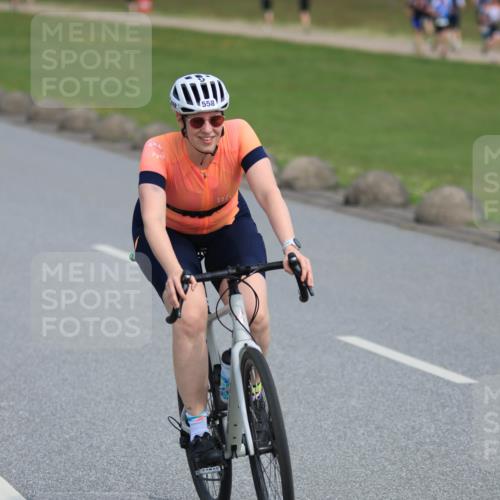 15.06.2025 - 27. Vierlanden-Triathlon H.Heesch http://msf.ph/oto/7986473 15.06.2025 11:12:02 Radfahren 558, 629, 793 meine-sportfotos.de