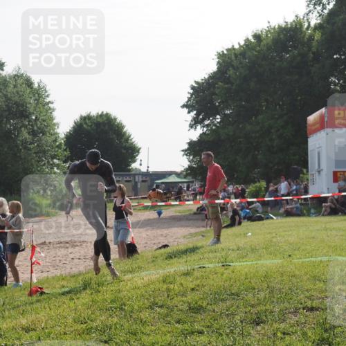 15.06.2025 - 27. Vierlanden-Triathlon KatJ http://msf.ph/oto/7986477 15.06.2025 09:01:50 Schwimmen 206, 242 meine-sportfotos.de