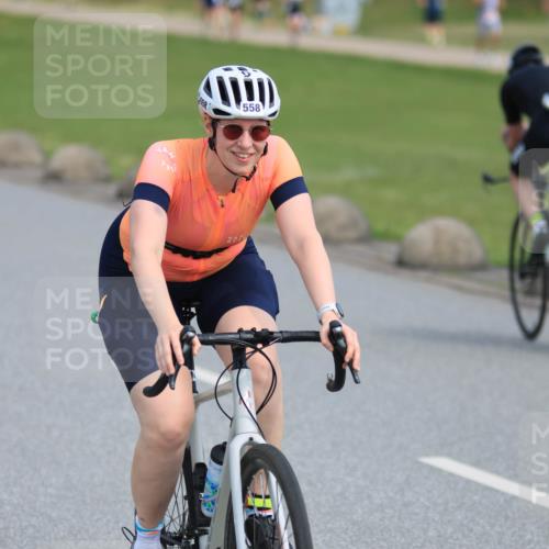 15.06.2025 - 27. Vierlanden-Triathlon H.Heesch http://msf.ph/oto/7986482 15.06.2025 11:12:02 Radfahren 558, 629, 793 meine-sportfotos.de