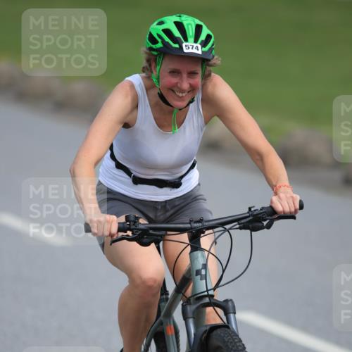 15.06.2025 - 27. Vierlanden-Triathlon H.Heesch http://msf.ph/oto/7986497 15.06.2025 11:12:13 Radfahren 231, 235, 474, 574, 854 meine-sportfotos.de