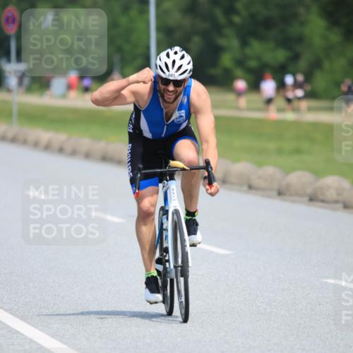 21.06.2025 - 27. Vierlanden-Triathlon H.Heesch http://msf.ph/oto/7986505 15.06.2025 11:34:12 Radfahren 654, 685, 711, 806 meine-sportfotos.de