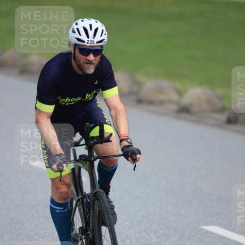 15.06.2025 - 27. Vierlanden-Triathlon H.Heesch http://msf.ph/oto/7986533 15.06.2025 11:12:19 Radfahren 222, 235, 474, 637, 699, 854 meine-sportfotos.de